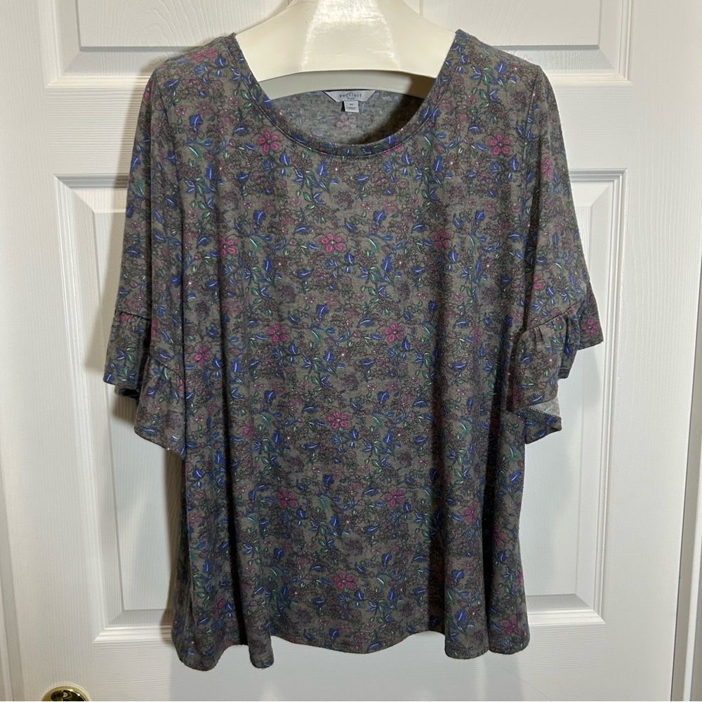 Boutique Floral Ruffle Detail Gray Blouse